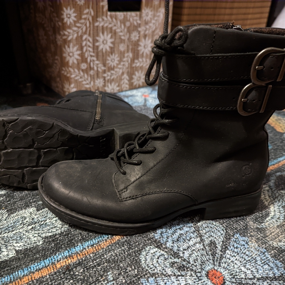 EUC Born Camryn Boots, sz 7.5, black